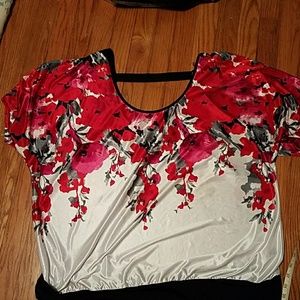 Maurices Floral Red/White Scoop Neck Shirt